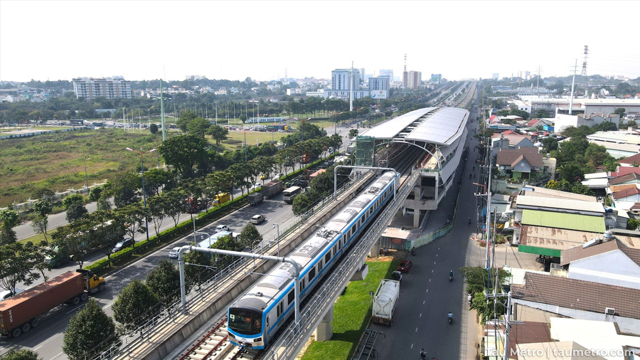 hinh anh thuc te doan tau dien metro so 1 ben thanh suoi tien