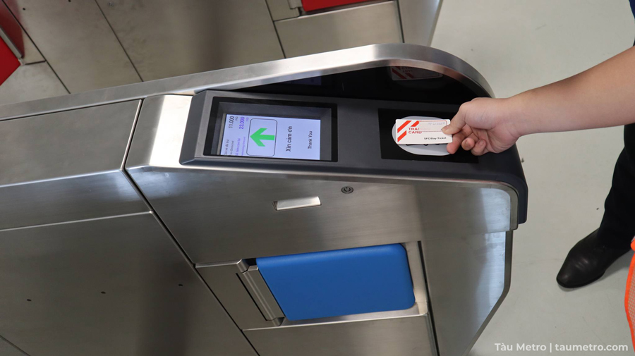 may ban ve tu dong tai ga tren cao thuoc he thong metro so 1 ben thanh suoi tien