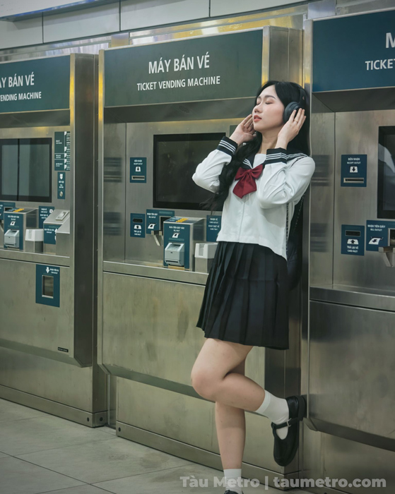 dia diem check in cuc hot ben trong ga metro nha hat thanh pho