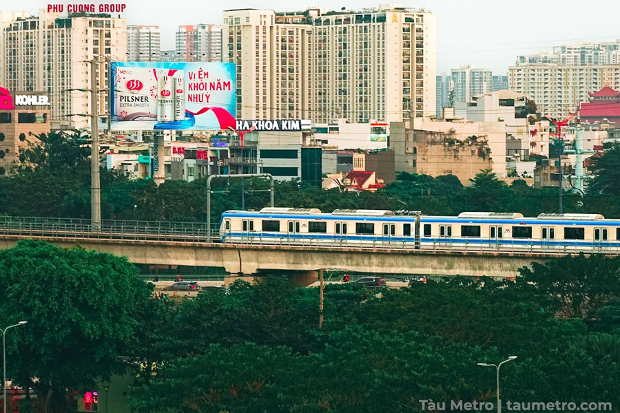 quan ca phe co view ngam tau metro tai tphcm