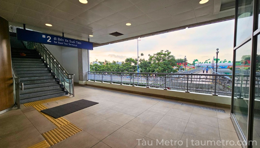 hinh anh thuc te nha ga metro dai hoc quoc gia